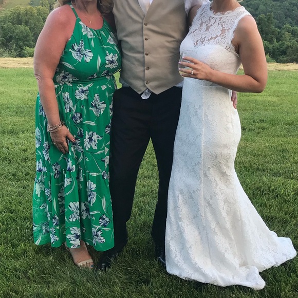 David’s Bridal Mermaid Wedding Gown - Picture 5 of 5